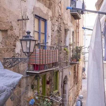 Domus Ameliae Cozy And Charming Apt At Cathedral Apartment Palermo