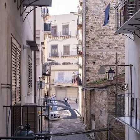 Domus Ameliae Cozy And Charming Apt At Cathedral Apartmán
